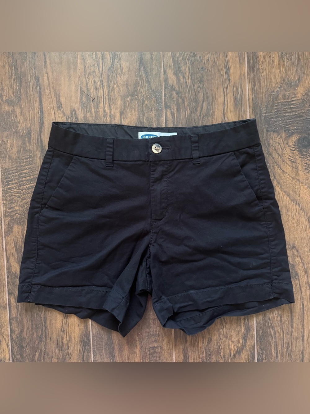 Old Navy Black Size 6 Relaxed Mid-Rise Everyday Shorts